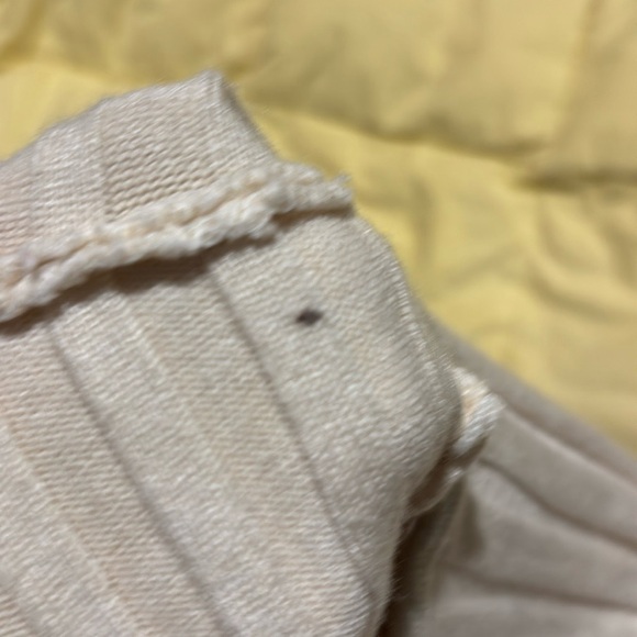 Small black buttons going down the sleeve, with glittery embroidery - Picture 4 of 6